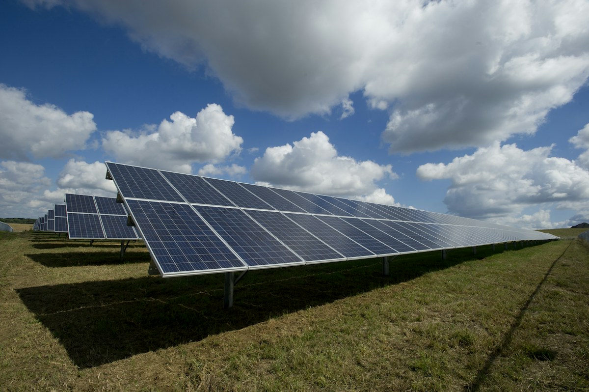 Panneaux solaires exposés au soleil